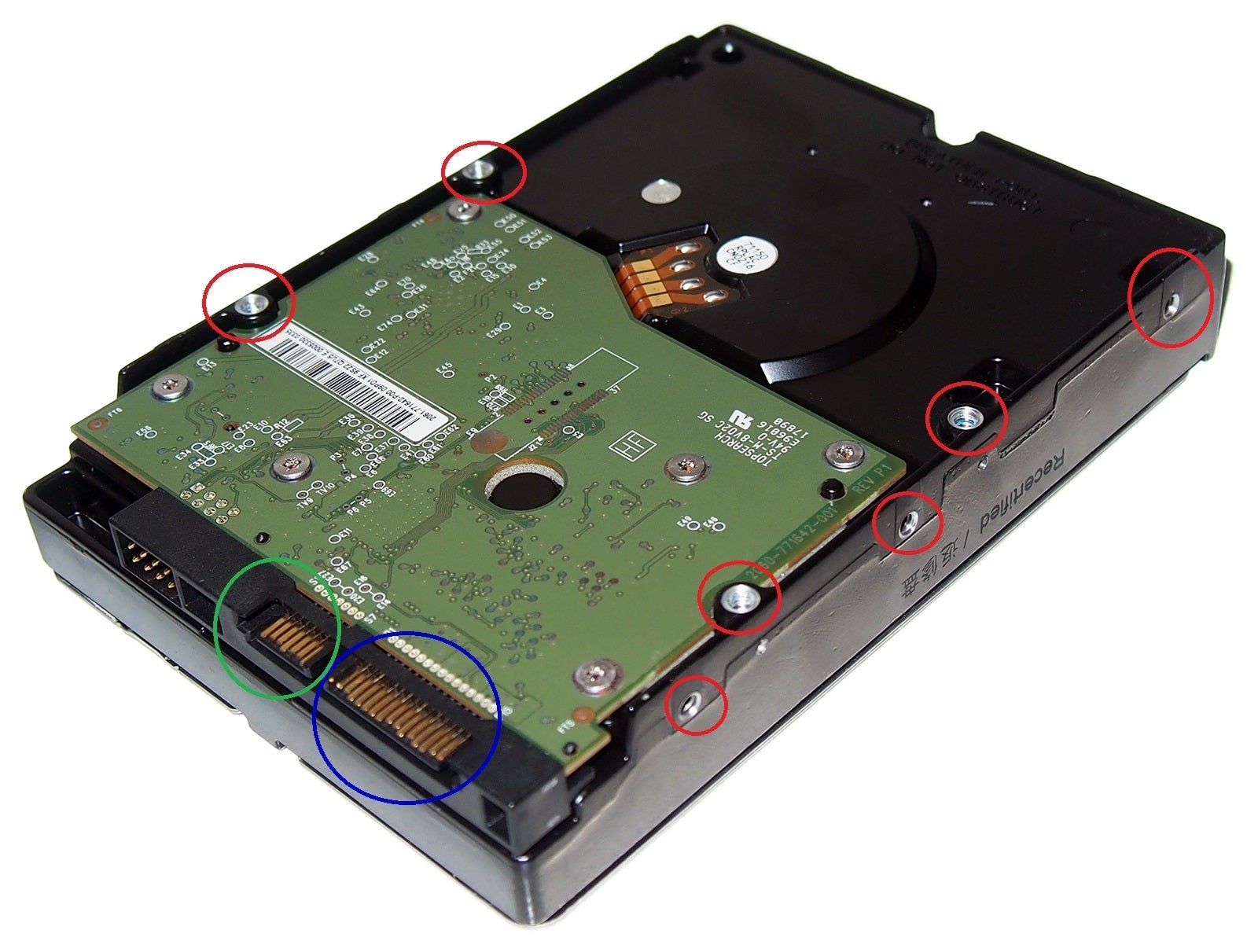 Устанавливаем HDD первым загрузочным устройством Устанавливаем HDD первым загрузочным устройством